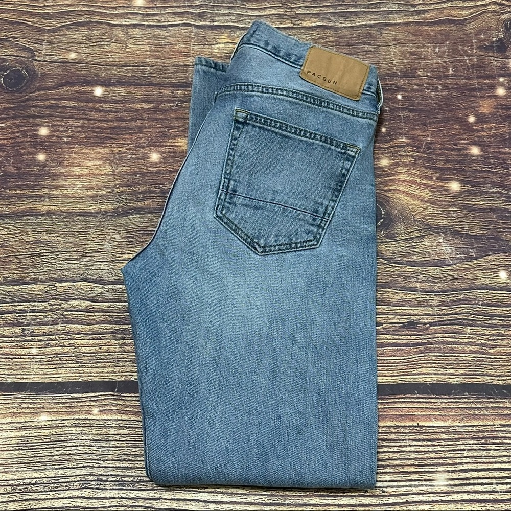 Mens PacSun Slim Taper light wash jeans. Size 30 x 32. GUC.